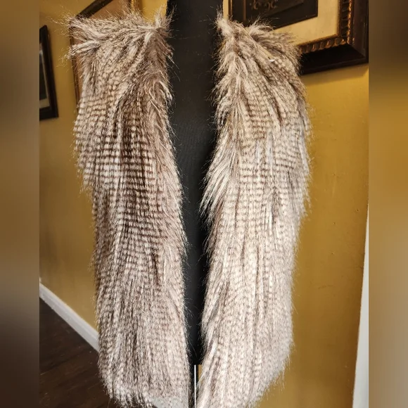 Pink Republic Charcoal Grey Faux Fur Vest Women's Sz (M) NWOT - Picture 1 of 7